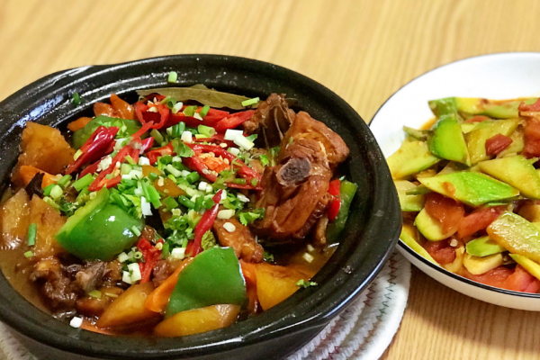 小能耐砂鍋菜加盟