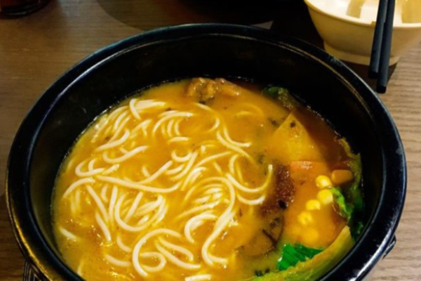 期品之線(xiàn)過(guò)橋米線(xiàn)加盟