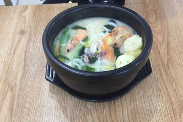 南云下過橋米線加盟
