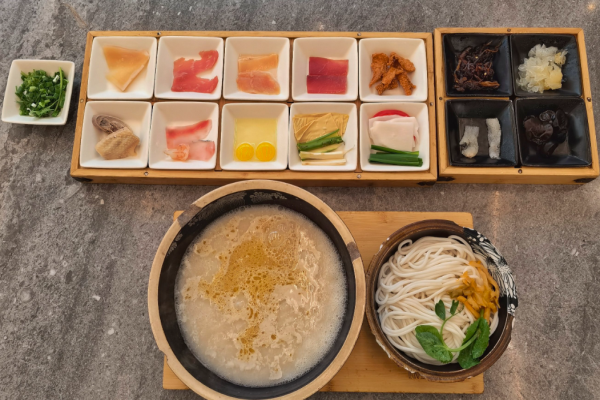 愛(ài)上鋒味過(guò)橋米線加盟