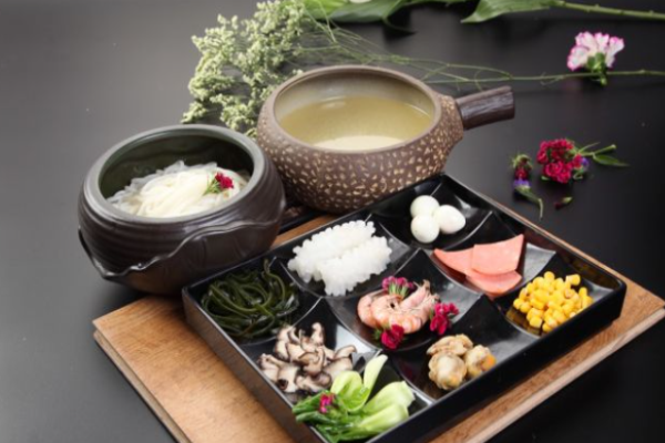 云水越過(guò)橋米線(xiàn)加盟