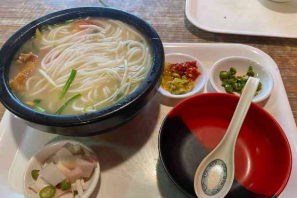 云水越過(guò)橋米線(xiàn)加盟