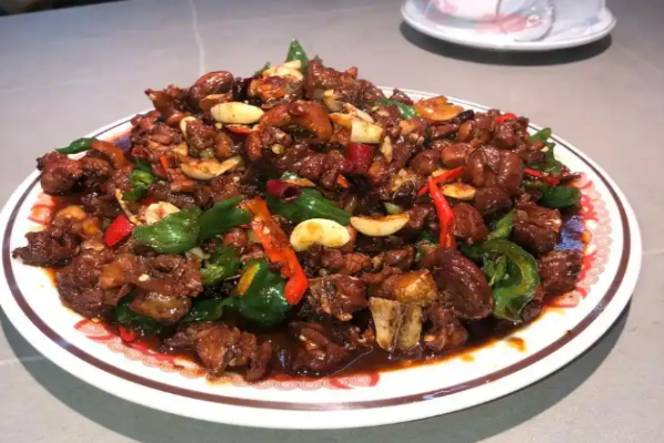 八兩八金萊蕪特色炒雞加盟
