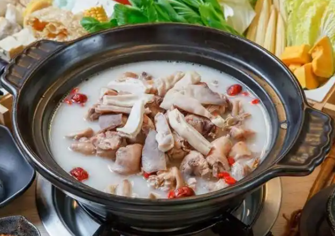 在上海開(kāi)一家豬肚雞火鍋店需要投資多少？深度解析與成本控制策略