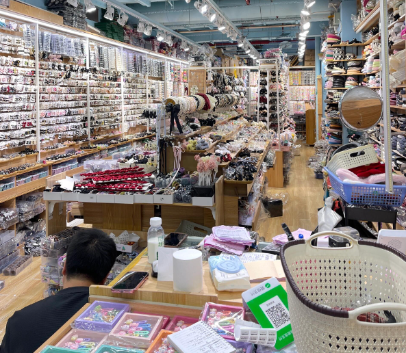 上海開上海日用品批發(fā)市場(chǎng)店要多少錢