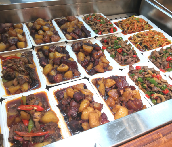 上海開(kāi)一家中式快餐店要投資多少？全維度成本拆解與盈利策略