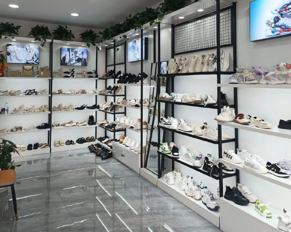 上海開個品牌鞋店要投資多少？全維度成本解析與運營策略