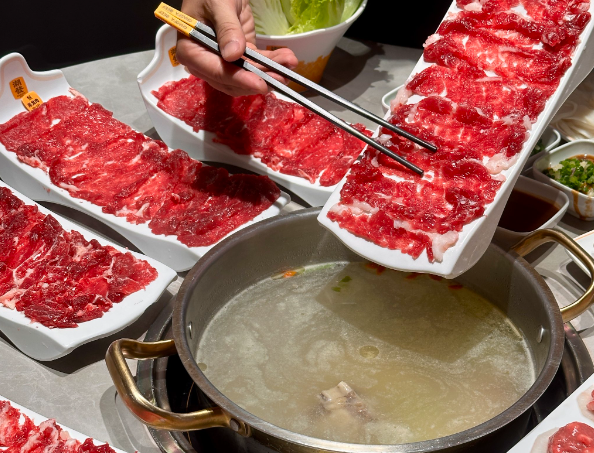 上海開(kāi)牛肉火鍋店投資多少？核心投資成本解析