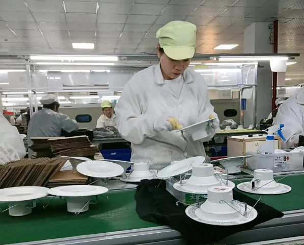 上海開(kāi)節(jié)能燈加工廠創(chuàng)業(yè)店賺錢嗎？機(jī)遇與挑戰(zhàn)并存