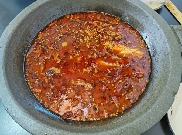 上海開(kāi)一家石鍋魚店需要投資多少錢？深度拆解成本與盈利邏輯