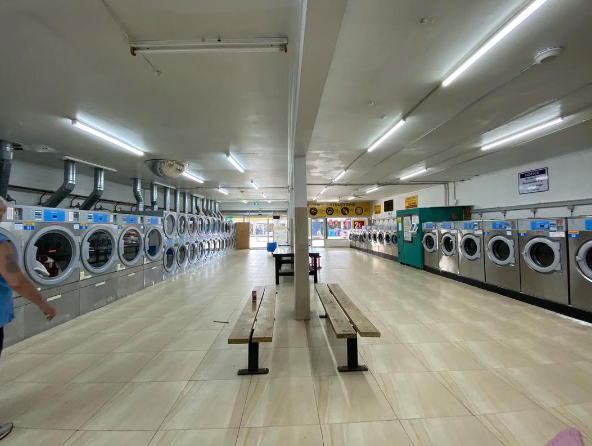 開個小型洗衣店要投資多少錢？深度解析與成本規(guī)劃指南