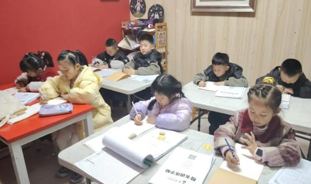 開少兒培訓(xùn)班賺錢嗎？機(jī)遇與挑戰(zhàn)并存的教育市場