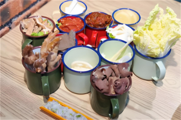 張佰萬茶缸缸火鍋加盟