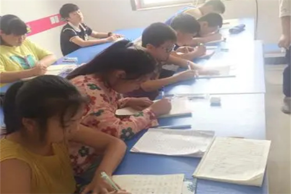 比鄰星教育加盟