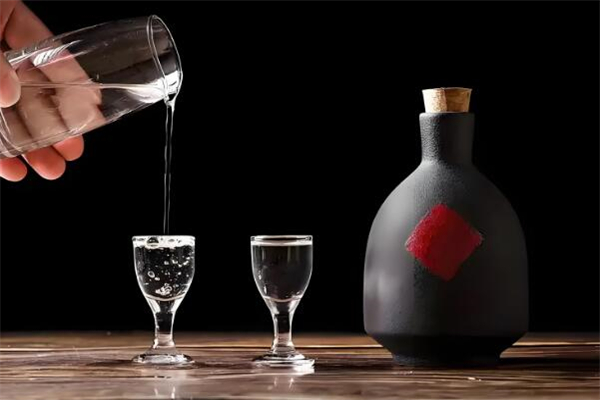 藍(lán)貴人白酒加盟
