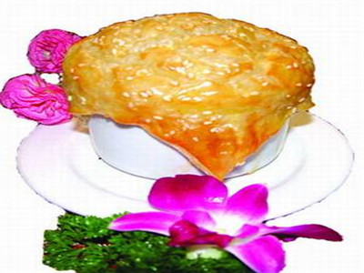 ?？筒惋嫾用?> 


</p>
<p>
	<span>?？筒惋嫾用?/span> 


</p>
<h2>
	福客餐飲加盟流程：
</h2>
<p>
	<br>

　　1、咨詢、意向交流；<br>
　　2、實地考察和網上考察，確定開店意向；<br>
　　3、確定項目后簽訂意向合同書；<br>
　　4、總部接收到申請表后，對加盟商的具體情況及條件進行審查。審查通過，通知申請人，即可簽約；<br>
　　5、加盟商與總部簽訂合同，客戶繳納保證金；<br>
　　6、店鋪選址：確定地址，總部派市場人員進行實地考察，考察人員的路費由客戶先行墊付，加盟后抵減加盟費；<br>
　　7、申請人提供店鋪平面圖、相片及身份證復印件,總部根據申請人提供的標準圖紙設計全套裝修圖紙并根據裝修標準給予裝修；<br>
　　8、試營業(yè)前人員的培訓，試營業(yè)的籌備,首批物料配貨到位;<br>
　　?？筒惋嬑{東方美食精髓，借鑒國內外先進的經營模式，創(chuàng)新推出高標準、高效益、別具特色的餐飲連鎖項目，?？筒惋嬁觳鸵陨板?、蓋澆飯、席家木盆菜系列為主特色融合現代快餐理念，開創(chuàng)了更符合國人膳食結構與飲食習慣的快餐連鎖體系。</p>
                    </div>
                    <!--文章內容 結束-->
                    <!--上一篇 開始-->
                    <div   id=